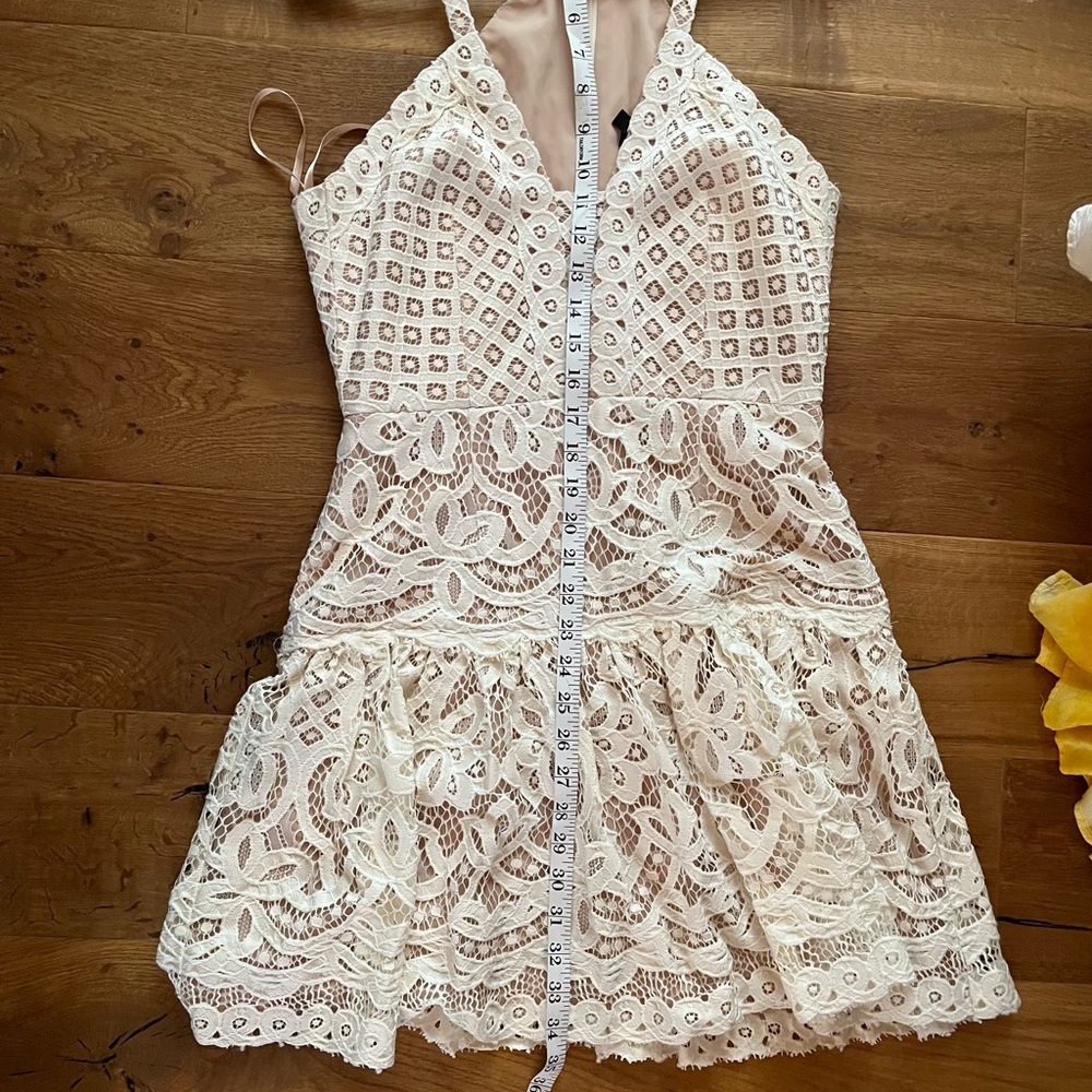 Womens BCBG White lace V-neck Short Spring Dress